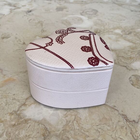 Pandora Genuine Leather Heart Shaped 2-Level Storage Box - Picture 3 of 8